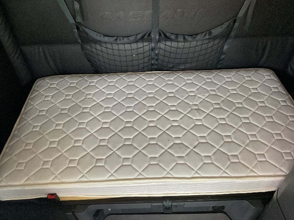 Sleeper Tractor-Heavy Duty Tractors-Freightliner-2023-T12664ST-San Antonio-TX-403,983\n\t\tmiles-$ 85,750 - Image 16