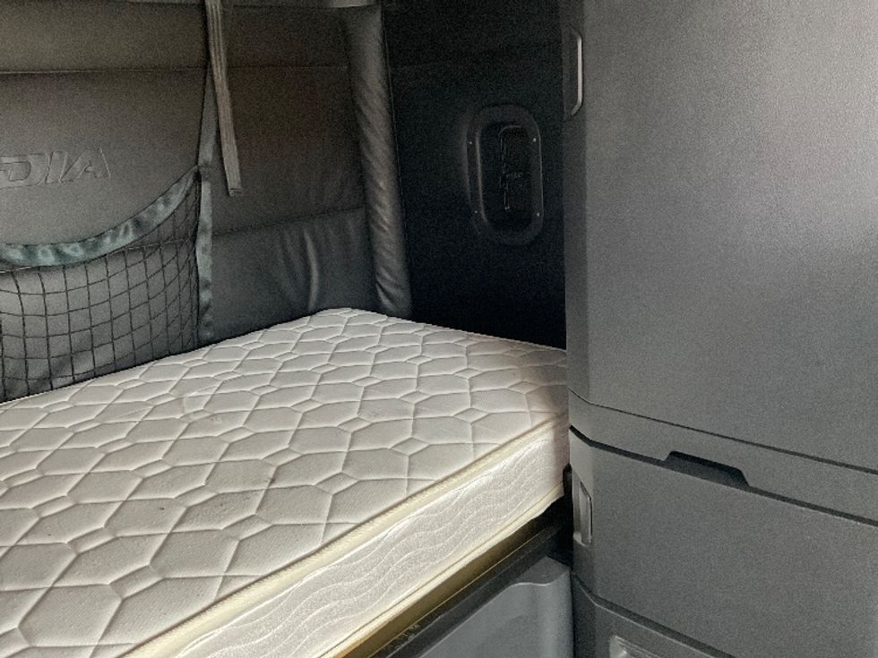 Sleeper Tractor-Heavy Duty Tractors-Freightliner-2023-T12664ST-San Antonio-TX-403,983\n\t\tmiles-$ 85,750 - Image 17