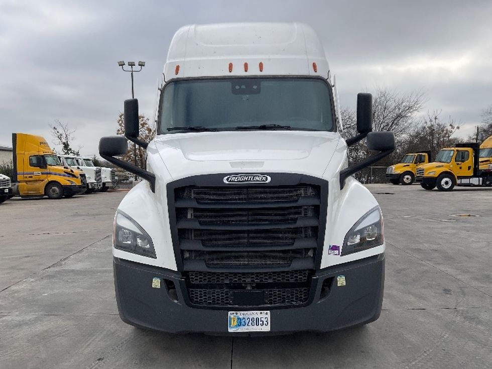 Sleeper Tractor-Heavy Duty Tractors-Freightliner-2023-T12664ST-San Antonio-TX-403,983\n\t\tmiles-$ 85,750 - Image 2
