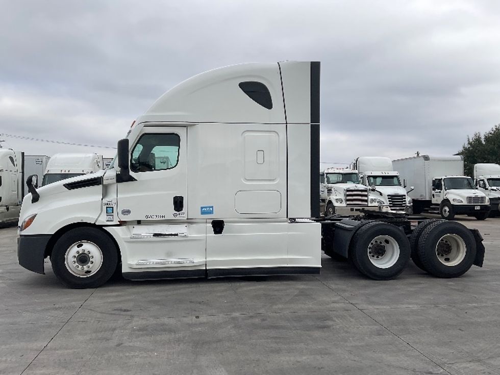 Sleeper Tractor-Heavy Duty Tractors-Freightliner-2023-T12664ST-San Antonio-TX-403,983\n\t\tmiles-$ 85,750 - Image 4