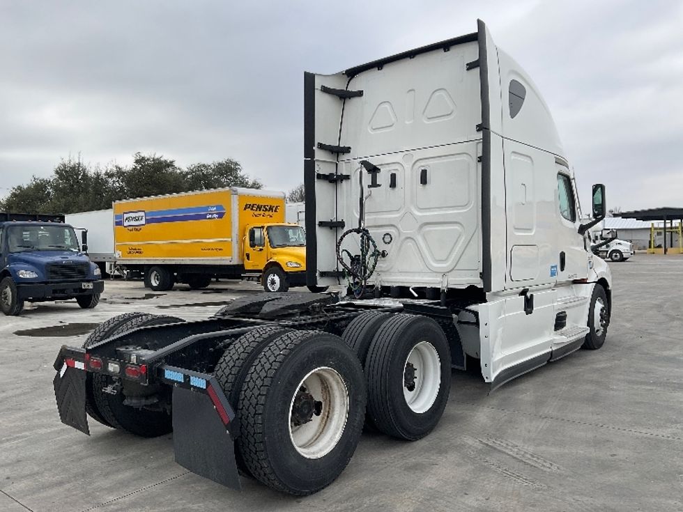 Sleeper Tractor-Heavy Duty Tractors-Freightliner-2023-T12664ST-San Antonio-TX-403,983\n\t\tmiles-$ 85,750 - Image 7
