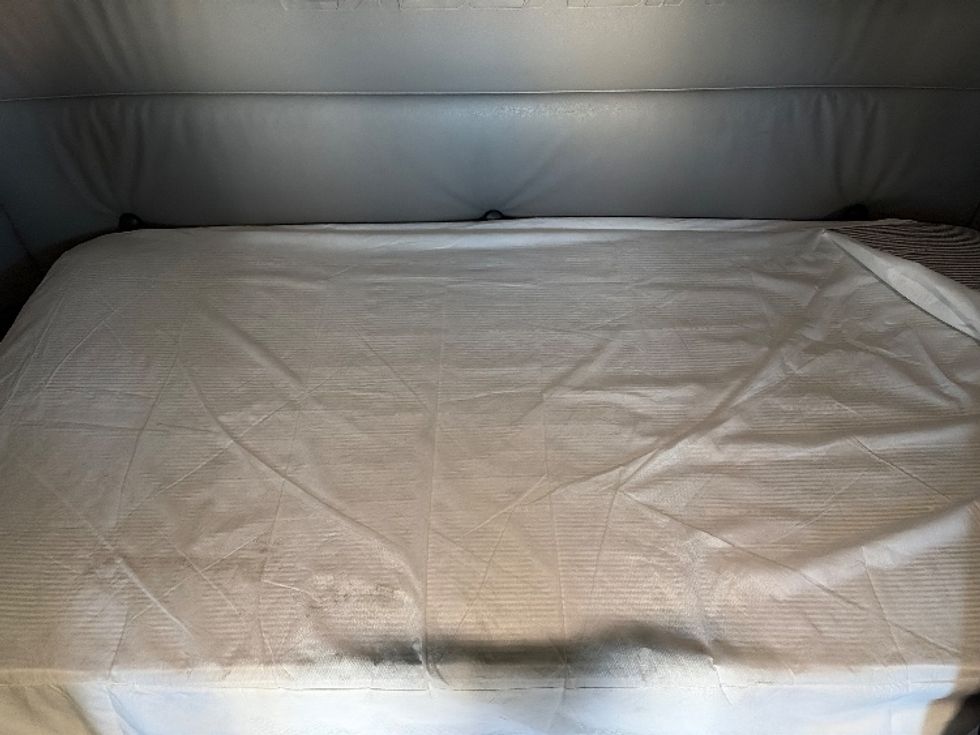 Sleeper Tractor-Heavy Duty Tractors-Freightliner-2023-T12664ST-San Antonio-TX-416,976\n\t\tmiles-$ 84,750 - Image 16