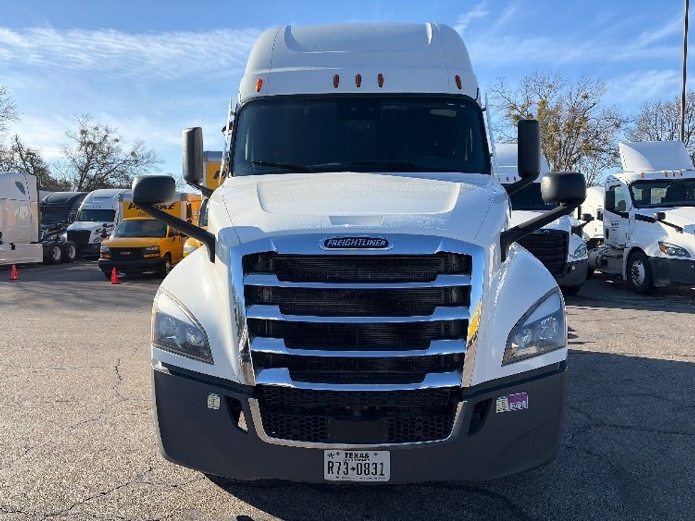 Sleeper Tractor-Heavy Duty Tractors-Freightliner-2023-T12664ST-San Antonio-TX-416,976\n\t\tmiles-$ 84,750 - Image 2
