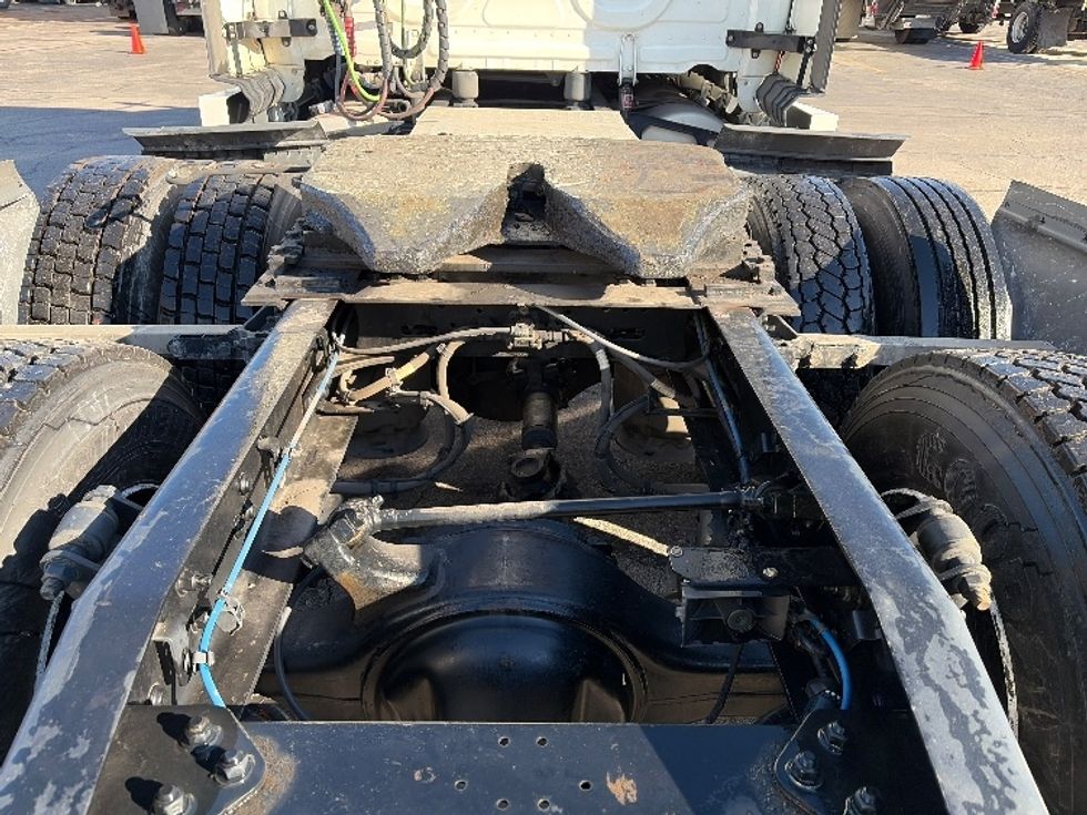 Sleeper Tractor-Heavy Duty Tractors-Freightliner-2023-T12664ST-San Antonio-TX-416,976\n\t\tmiles-$ 84,750 - Image 6