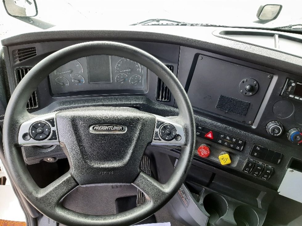 Sleeper Tractor-Heavy Duty Tractors-Freightliner-2023-T12664ST-San Antonio-TX-451,085\n\t\tmiles-$ 80,750 - Image 11
