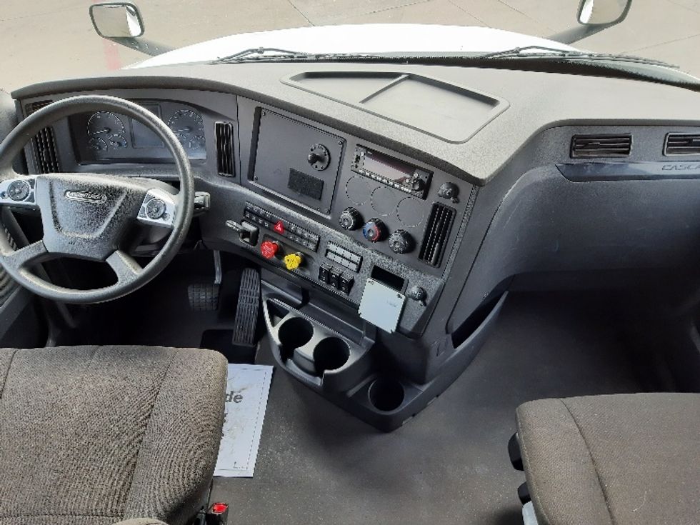 Sleeper Tractor-Heavy Duty Tractors-Freightliner-2023-T12664ST-San Antonio-TX-451,085\n\t\tmiles-$ 80,750 - Image 12