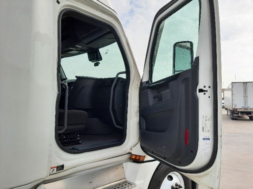 Sleeper Tractor-Heavy Duty Tractors-Freightliner-2023-T12664ST-San Antonio-TX-451,085\n\t\tmiles-$ 80,750 - Image 13