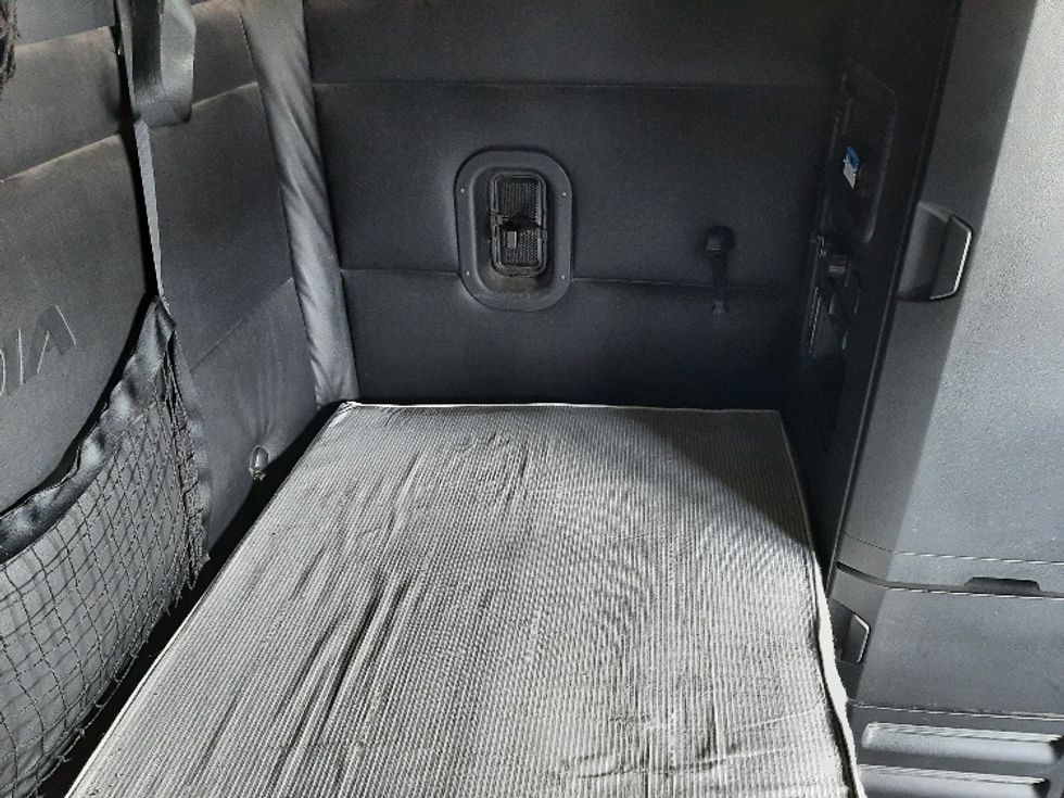 Sleeper Tractor-Heavy Duty Tractors-Freightliner-2023-T12664ST-San Antonio-TX-451,085\n\t\tmiles-$ 80,750 - Image 19