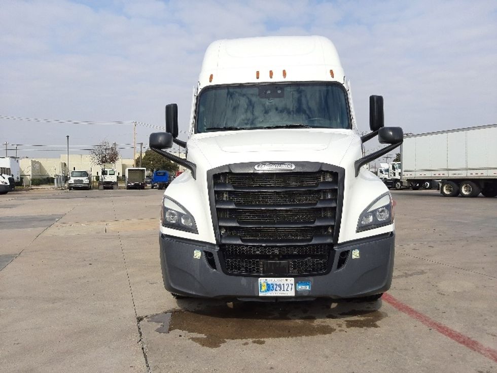 Sleeper Tractor-Heavy Duty Tractors-Freightliner-2023-T12664ST-San Antonio-TX-451,085\n\t\tmiles-$ 80,750 - Image 2