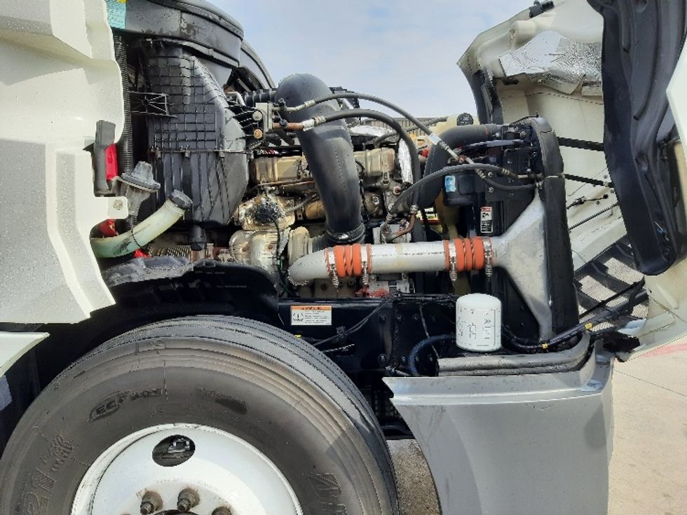 Sleeper Tractor-Heavy Duty Tractors-Freightliner-2023-T12664ST-San Antonio-TX-451,085\n\t\tmiles-$ 80,750 - Image 20