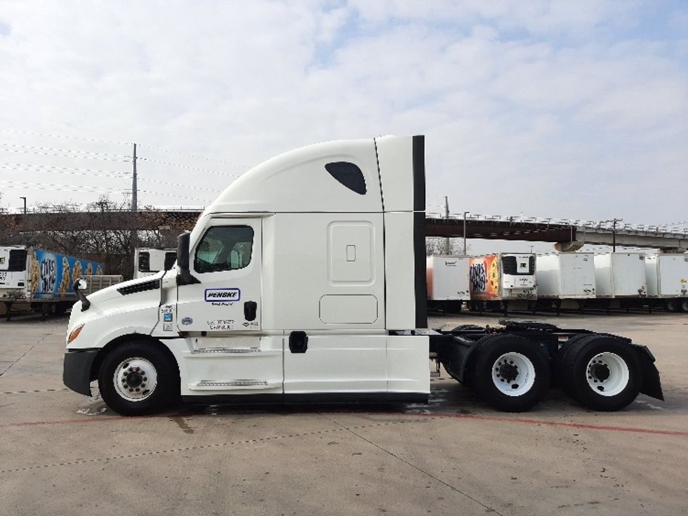 Sleeper Tractor-Heavy Duty Tractors-Freightliner-2023-T12664ST-San Antonio-TX-451,085\n\t\tmiles-$ 80,750 - Image 4
