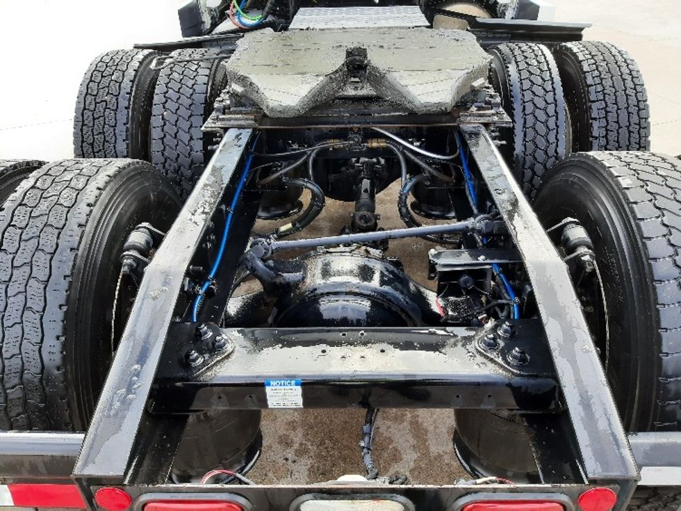 Sleeper Tractor-Heavy Duty Tractors-Freightliner-2023-T12664ST-San Antonio-TX-451,085\n\t\tmiles-$ 80,750 - Image 6