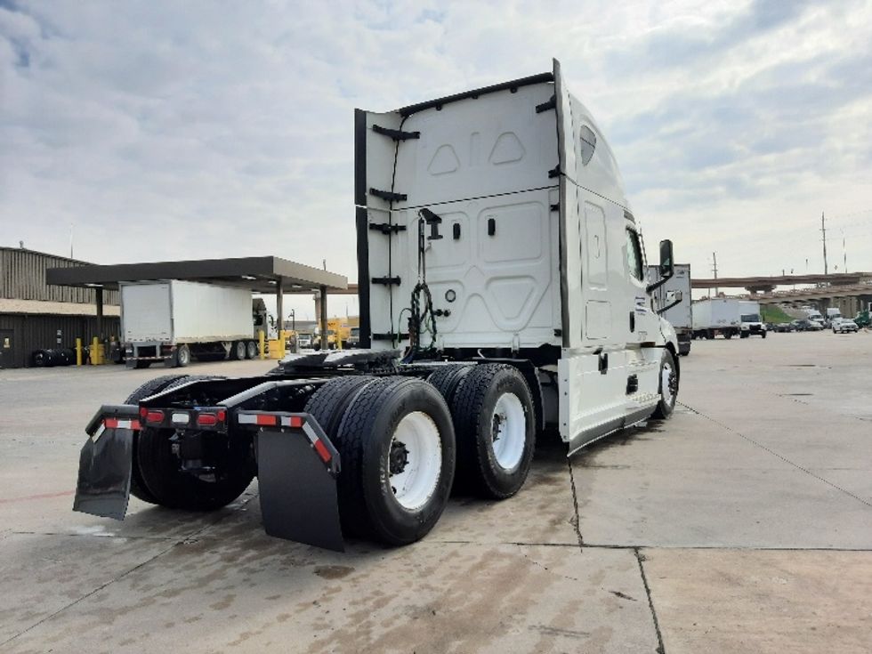 Sleeper Tractor-Heavy Duty Tractors-Freightliner-2023-T12664ST-San Antonio-TX-451,085\n\t\tmiles-$ 80,750 - Image 7