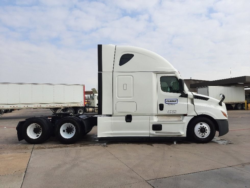 Sleeper Tractor-Heavy Duty Tractors-Freightliner-2023-T12664ST-San Antonio-TX-451,085\n\t\tmiles-$ 80,750 - Image 8