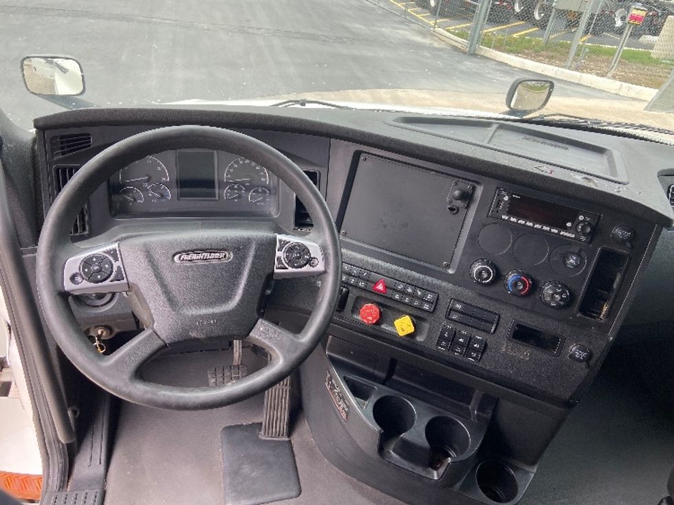 Sleeper Tractor-Heavy Duty Tractors-Freightliner-2023-T12664ST-San Antonio-TX-501,504\n\t\tmiles-$ 78,500 - Image 11