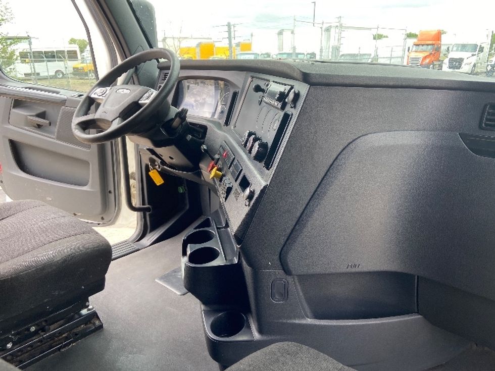 Sleeper Tractor-Heavy Duty Tractors-Freightliner-2023-T12664ST-San Antonio-TX-501,504\n\t\tmiles-$ 78,500 - Image 15