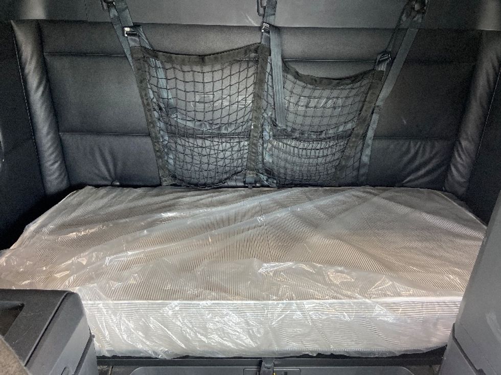 Sleeper Tractor-Heavy Duty Tractors-Freightliner-2023-T12664ST-San Antonio-TX-501,504\n\t\tmiles-$ 78,500 - Image 17