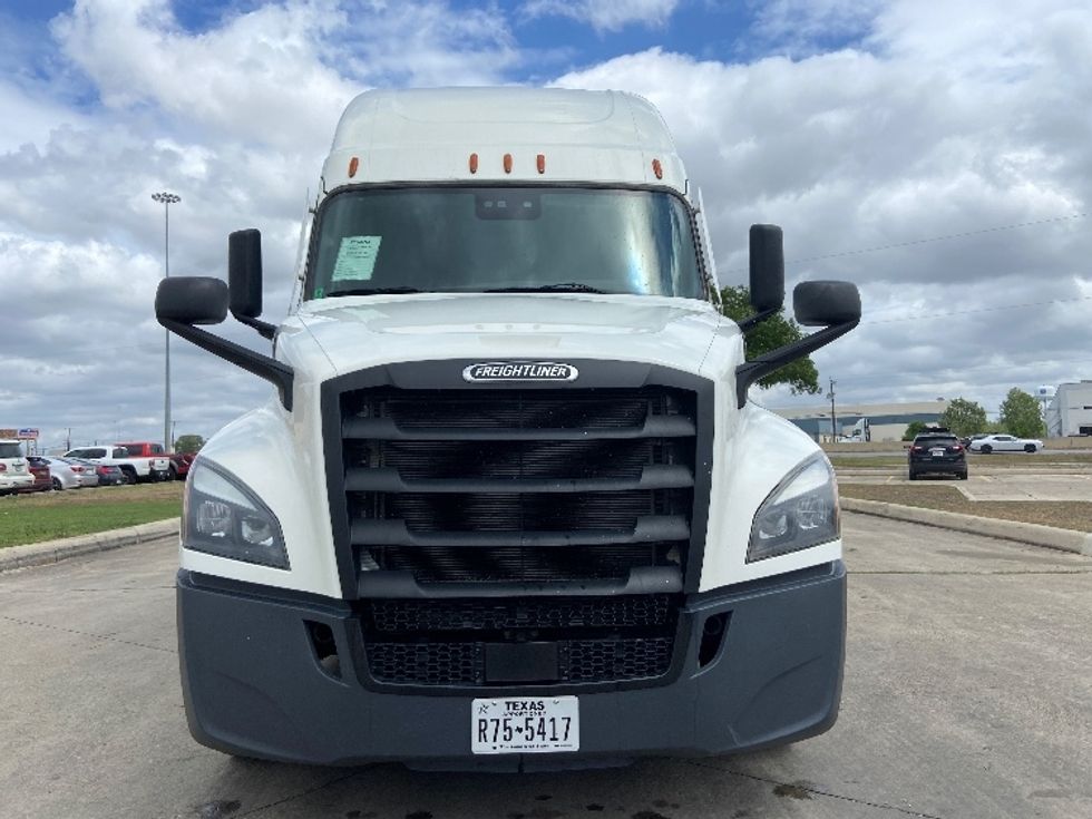 Sleeper Tractor-Heavy Duty Tractors-Freightliner-2023-T12664ST-San Antonio-TX-501,504\n\t\tmiles-$ 78,500 - Image 2