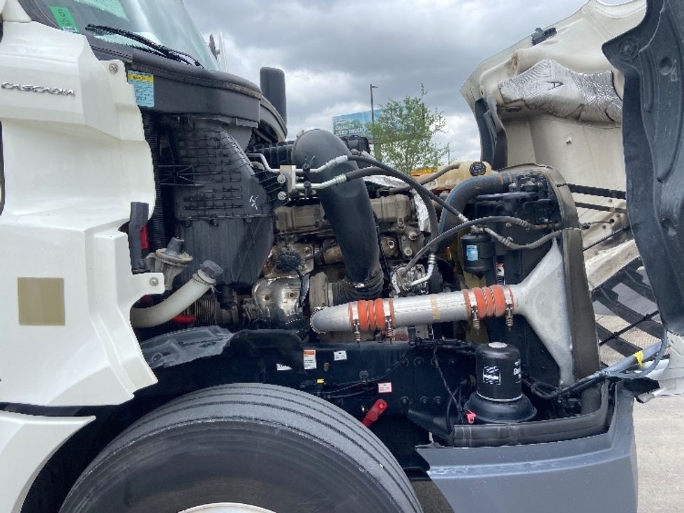 Sleeper Tractor-Heavy Duty Tractors-Freightliner-2023-T12664ST-San Antonio-TX-501,504\n\t\tmiles-$ 78,500 - Image 20