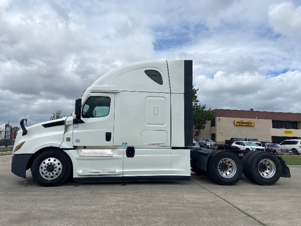 Sleeper Tractor-Heavy Duty Tractors-Freightliner-2023-T12664ST-San Antonio-TX-501,504\n\t\tmiles-$ 78,500 - Image 4