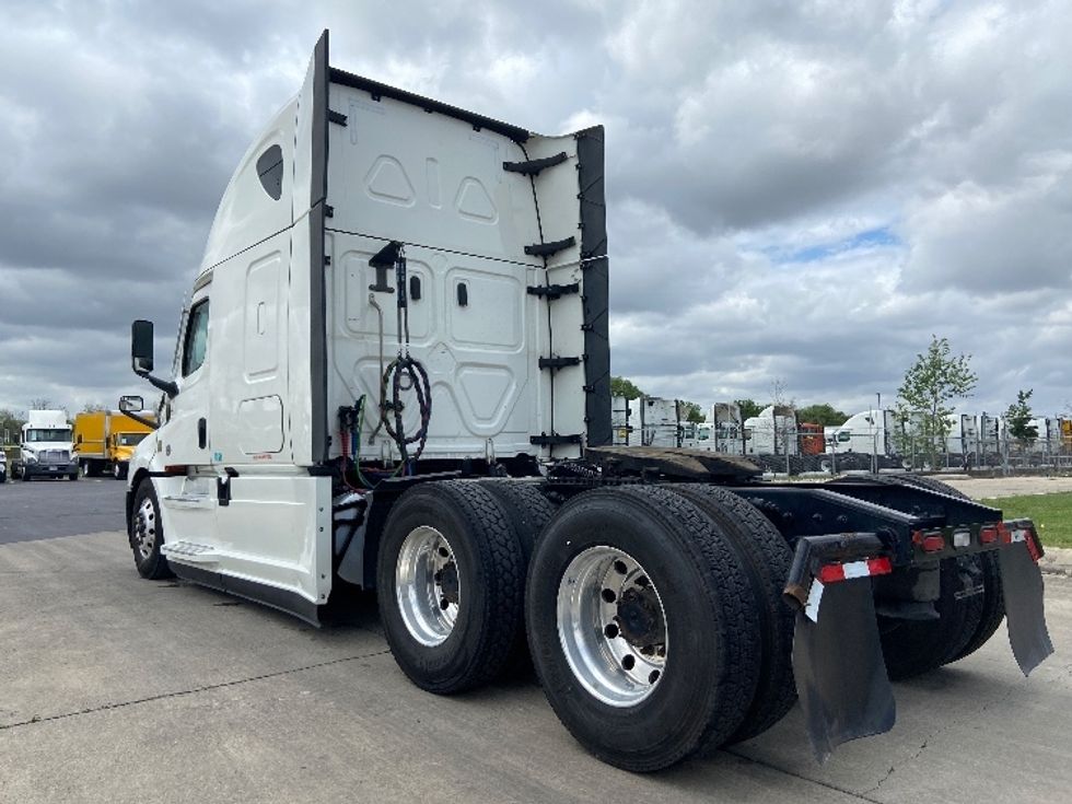 Sleeper Tractor-Heavy Duty Tractors-Freightliner-2023-T12664ST-San Antonio-TX-501,504\n\t\tmiles-$ 78,500 - Image 5