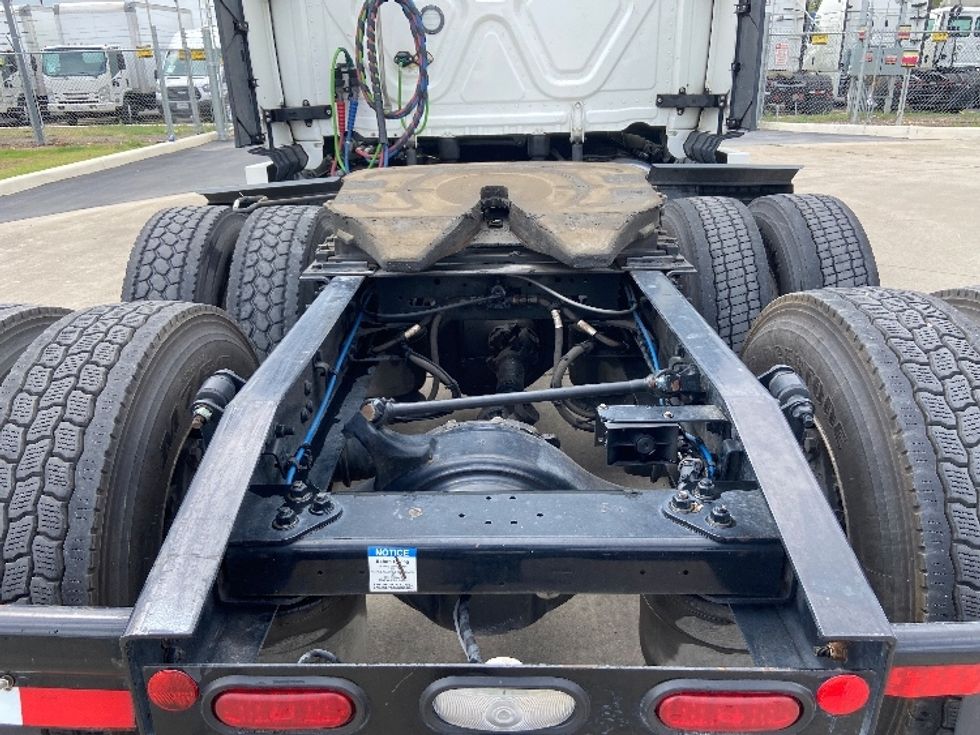 Sleeper Tractor-Heavy Duty Tractors-Freightliner-2023-T12664ST-San Antonio-TX-501,504\n\t\tmiles-$ 78,500 - Image 6