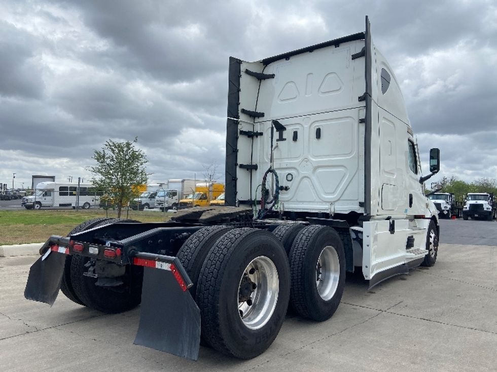 Sleeper Tractor-Heavy Duty Tractors-Freightliner-2023-T12664ST-San Antonio-TX-501,504\n\t\tmiles-$ 78,500 - Image 7