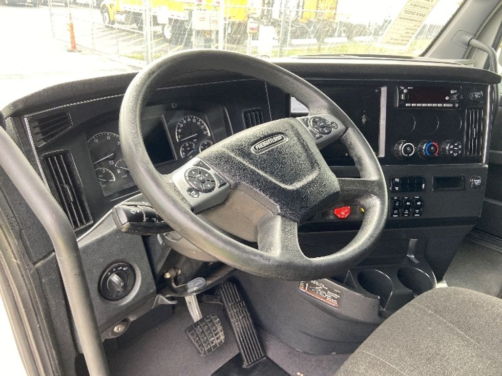 Sleeper Tractor-Heavy Duty Tractors-Freightliner-2023-T12664ST-San Antonio-TX-502,931\n\t\tmiles-$ 75,750 - Image 10