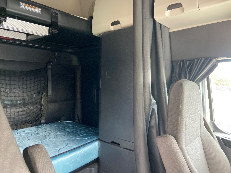 Sleeper Tractor-Heavy Duty Tractors-Freightliner-2023-T12664ST-San Antonio-TX-502,931\n\t\tmiles-$ 75,750 - Image 18