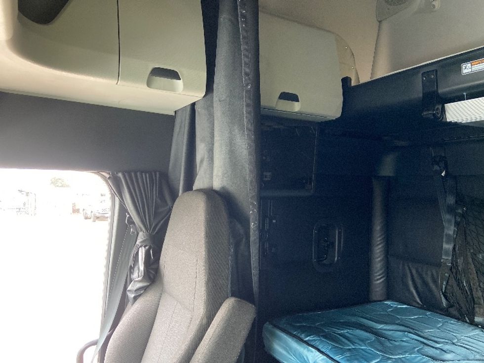 Sleeper Tractor-Heavy Duty Tractors-Freightliner-2023-T12664ST-San Antonio-TX-502,931\n\t\tmiles-$ 75,750 - Image 19