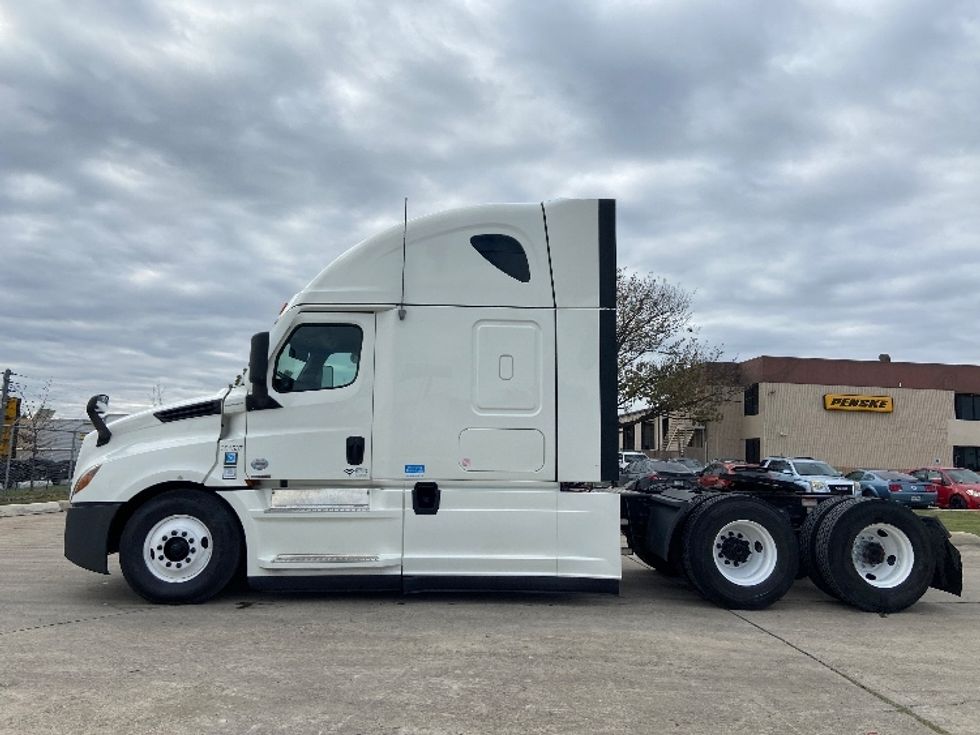 Sleeper Tractor-Heavy Duty Tractors-Freightliner-2023-T12664ST-San Antonio-TX-502,931\n\t\tmiles-$ 75,750 - Image 4