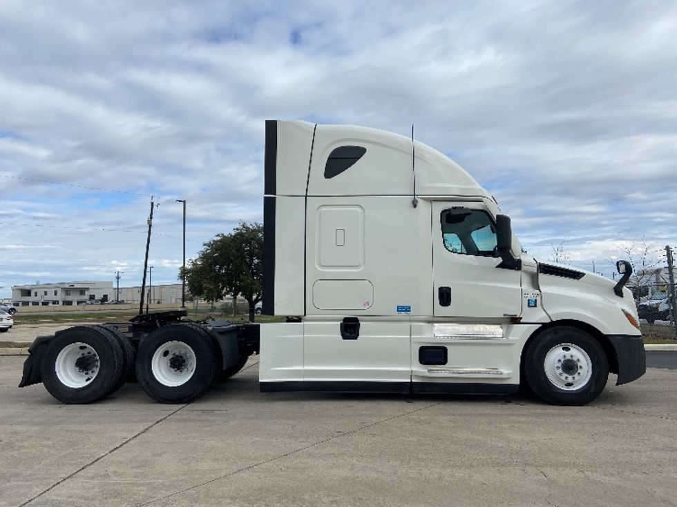 Sleeper Tractor-Heavy Duty Tractors-Freightliner-2023-T12664ST-San Antonio-TX-502,931\n\t\tmiles-$ 75,750 - Image 8