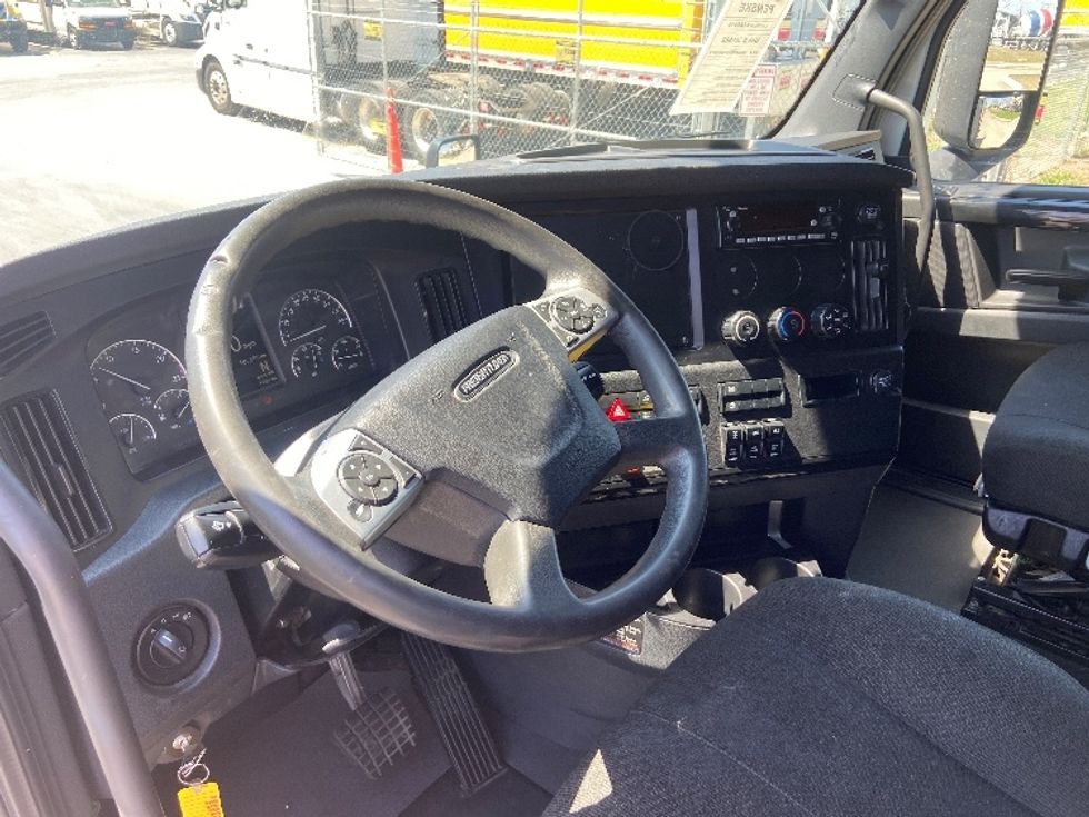 Sleeper Tractor-Heavy Duty Tractors-Freightliner-2023-T12664ST-San Antonio-TX-506,501\n\t\tmiles-$ 76,750 - Image 10