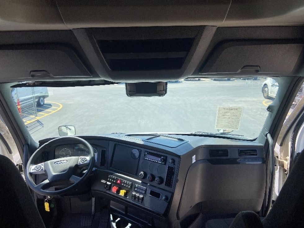 Sleeper Tractor-Heavy Duty Tractors-Freightliner-2023-T12664ST-San Antonio-TX-506,501\n\t\tmiles-$ 76,750 - Image 12