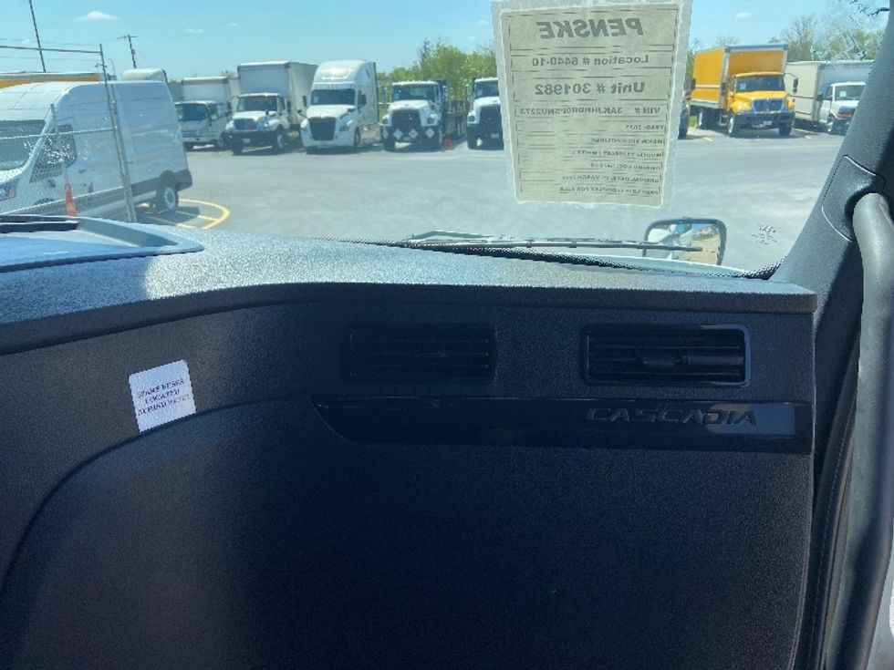 Sleeper Tractor-Heavy Duty Tractors-Freightliner-2023-T12664ST-San Antonio-TX-506,501\n\t\tmiles-$ 76,750 - Image 14