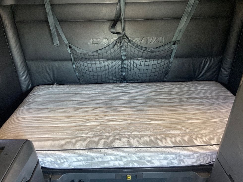 Sleeper Tractor-Heavy Duty Tractors-Freightliner-2023-T12664ST-San Antonio-TX-506,501\n\t\tmiles-$ 76,750 - Image 17