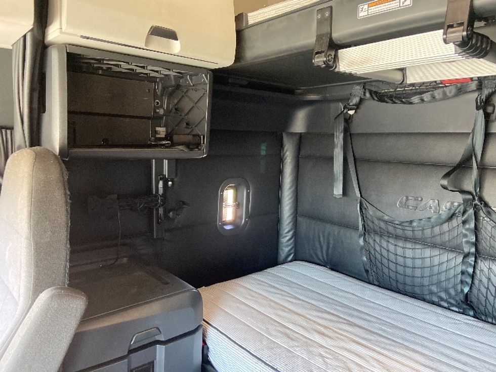 Sleeper Tractor-Heavy Duty Tractors-Freightliner-2023-T12664ST-San Antonio-TX-506,501\n\t\tmiles-$ 76,750 - Image 19