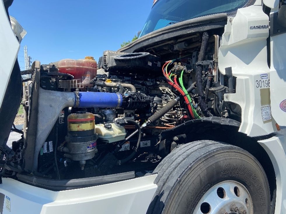 Sleeper Tractor-Heavy Duty Tractors-Freightliner-2023-T12664ST-San Antonio-TX-506,501\n\t\tmiles-$ 76,750 - Image 21