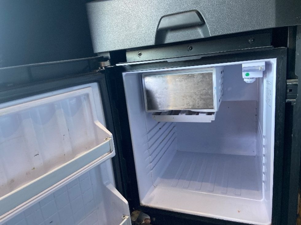 Sleeper Tractor-Heavy Duty Tractors-Freightliner-2023-T12664ST-San Antonio-TX-506,501\n\t\tmiles-$ 76,750 - Image 22