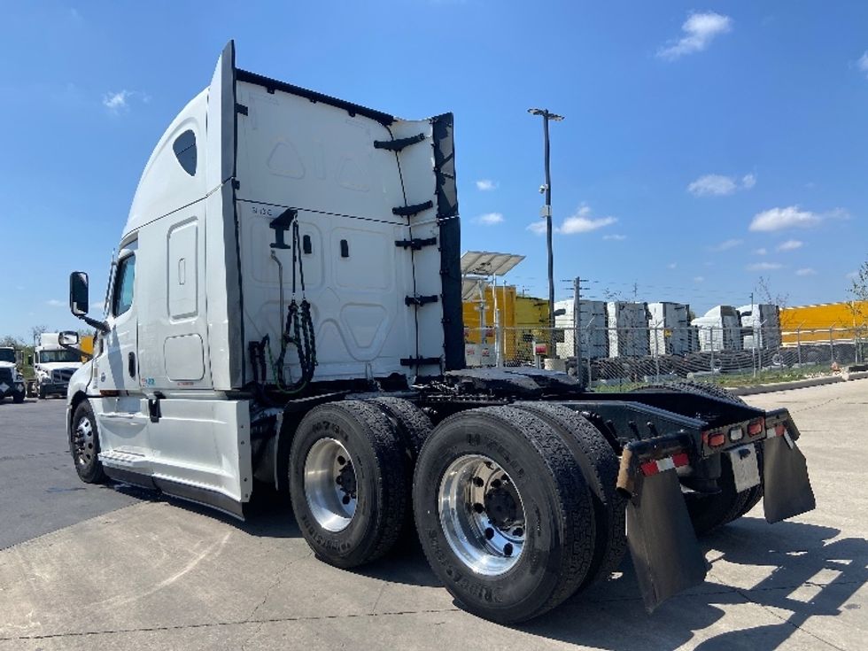 Sleeper Tractor-Heavy Duty Tractors-Freightliner-2023-T12664ST-San Antonio-TX-506,501\n\t\tmiles-$ 76,750 - Image 5