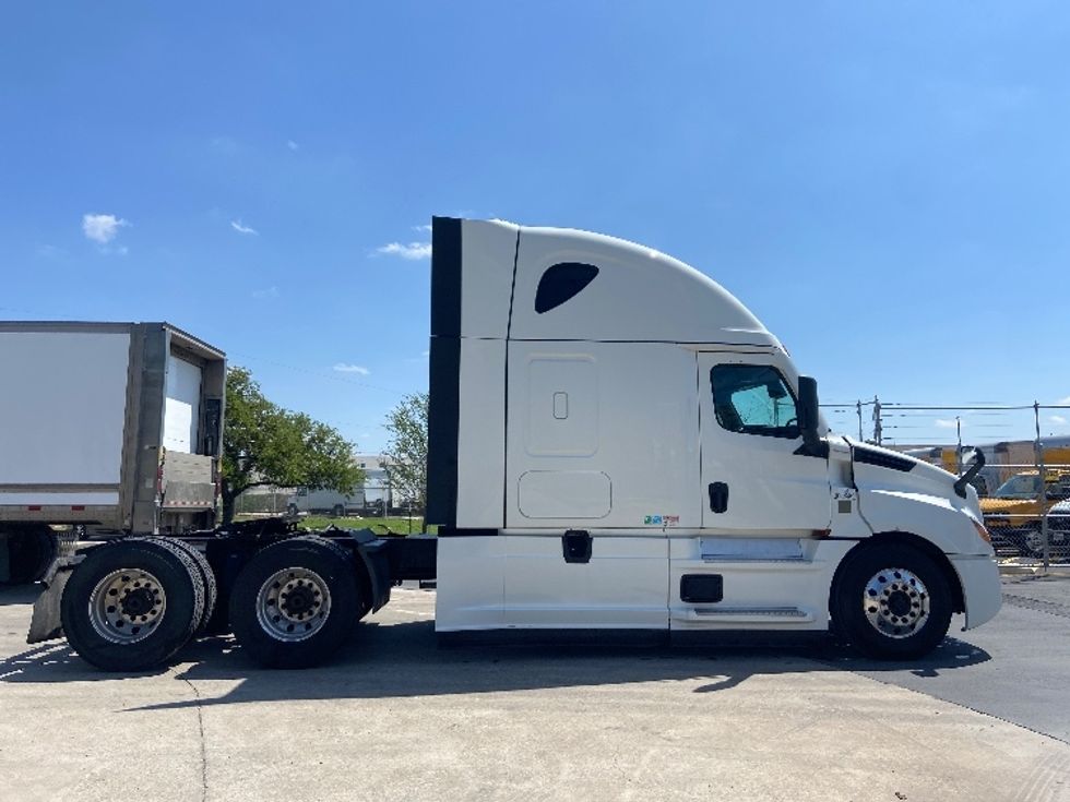Sleeper Tractor-Heavy Duty Tractors-Freightliner-2023-T12664ST-San Antonio-TX-506,501\n\t\tmiles-$ 76,750 - Image 8
