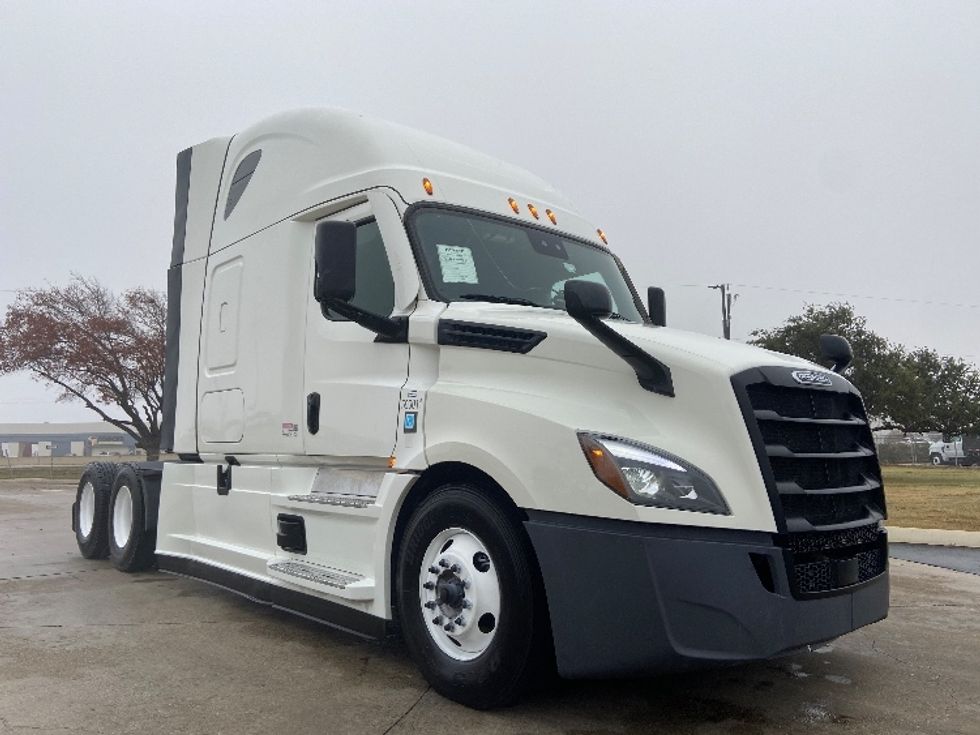 Sleeper Tractor-Heavy Duty Tractors-Freightliner-2023-T12664ST-San Antonio-TX-515,409\n\t\tmiles-$ 74,250 - Image 1
