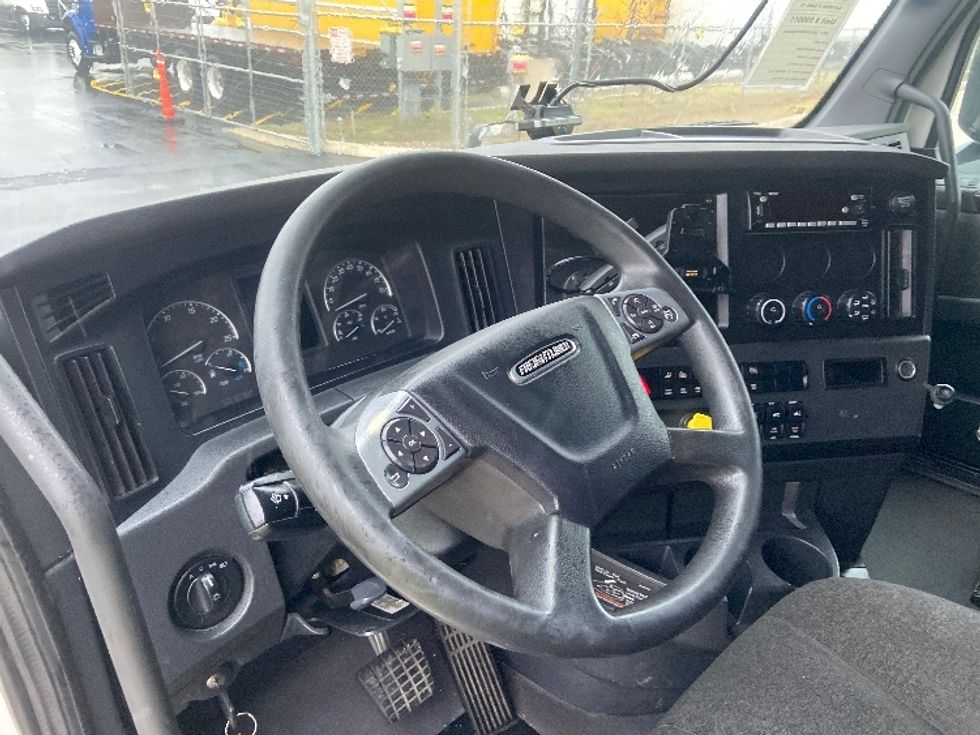 Sleeper Tractor-Heavy Duty Tractors-Freightliner-2023-T12664ST-San Antonio-TX-515,409\n\t\tmiles-$ 74,250 - Image 10