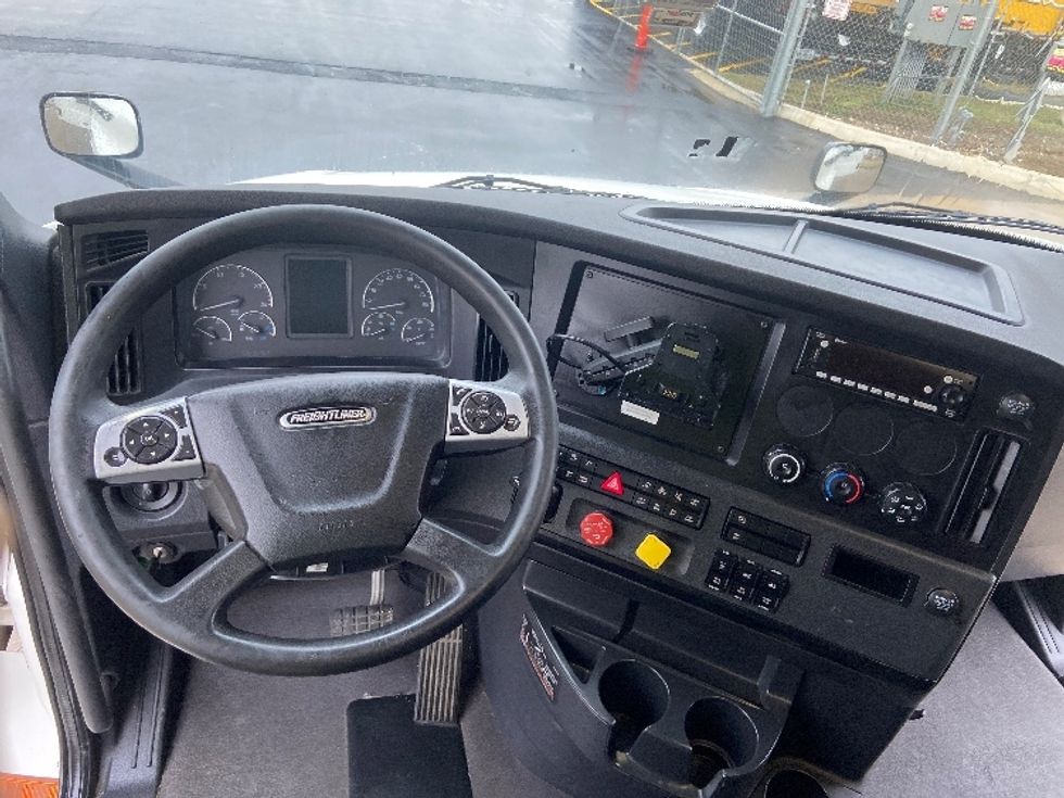 Sleeper Tractor-Heavy Duty Tractors-Freightliner-2023-T12664ST-San Antonio-TX-515,409\n\t\tmiles-$ 74,250 - Image 11