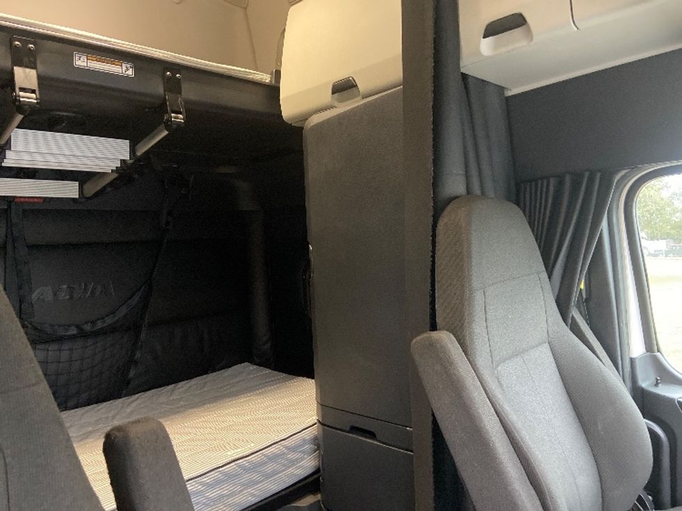 Sleeper Tractor-Heavy Duty Tractors-Freightliner-2023-T12664ST-San Antonio-TX-515,409\n\t\tmiles-$ 74,250 - Image 18