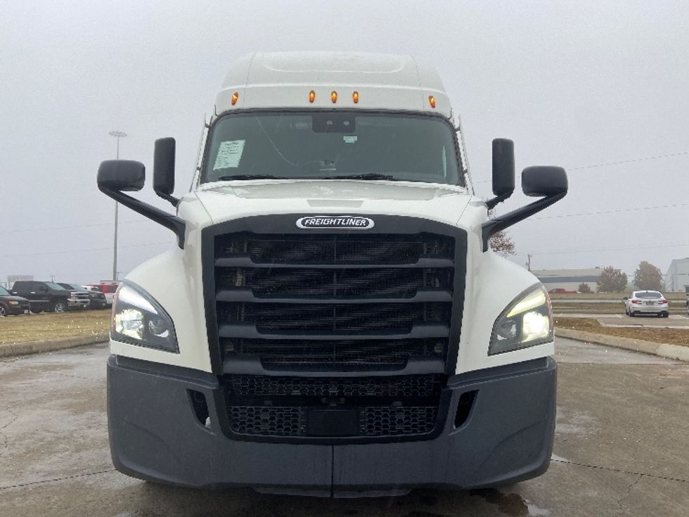 Sleeper Tractor-Heavy Duty Tractors-Freightliner-2023-T12664ST-San Antonio-TX-515,409\n\t\tmiles-$ 74,250 - Image 2