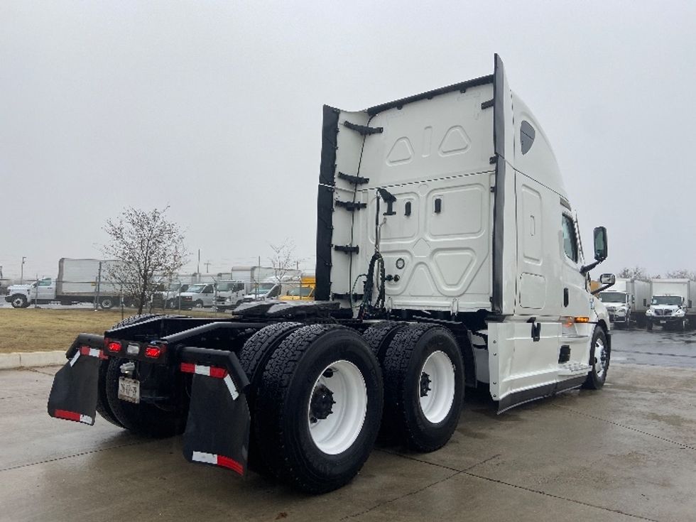 Sleeper Tractor-Heavy Duty Tractors-Freightliner-2023-T12664ST-San Antonio-TX-515,409\n\t\tmiles-$ 74,250 - Image 7
