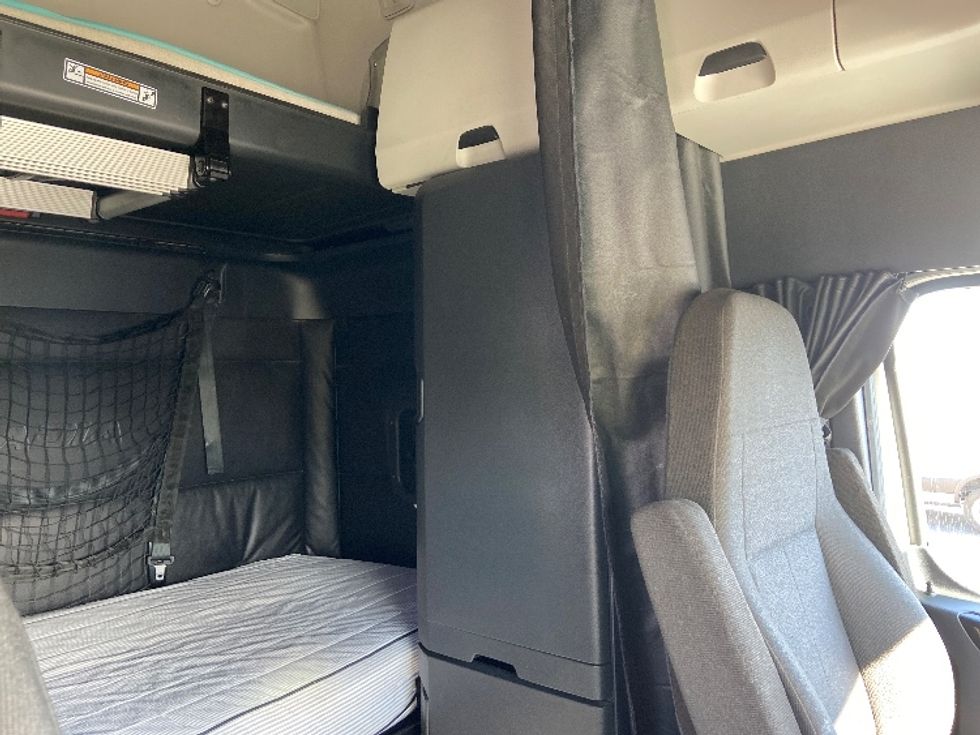 Sleeper Tractor-Heavy Duty Tractors-Freightliner-2023-T12664ST-San Antonio-TX-558,542\n\t\tmiles-$ 73,750 - Image 18