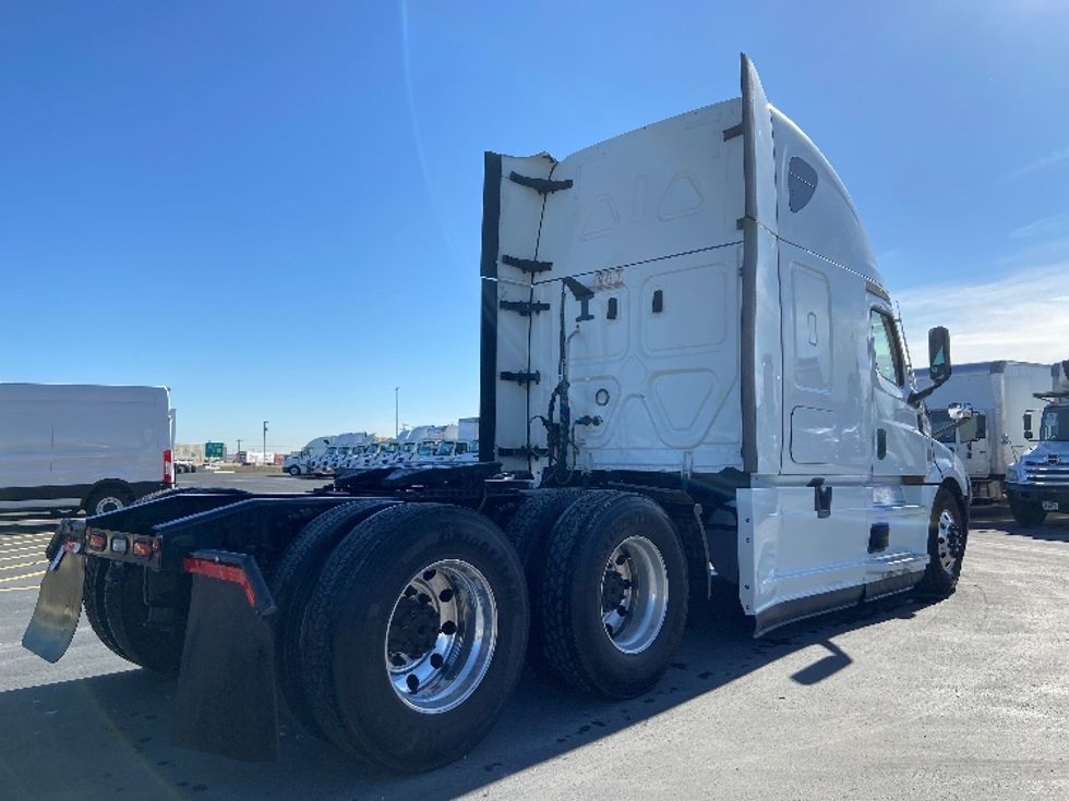 Sleeper Tractor-Heavy Duty Tractors-Freightliner-2023-T12664ST-San Antonio-TX-558,542\n\t\tmiles-$ 73,750 - Image 7