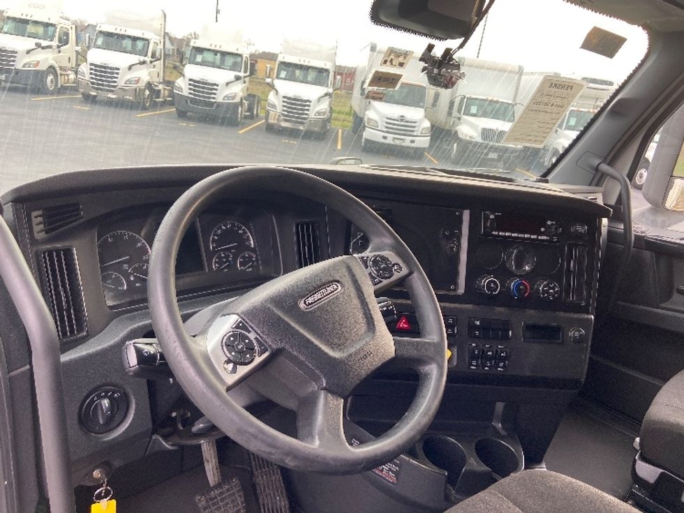 Sleeper Tractor-Heavy Duty Tractors-Freightliner-2023-T12664ST-San Antonio-TX-588,143\n\t\tmiles-$ 67,000 - Image 10